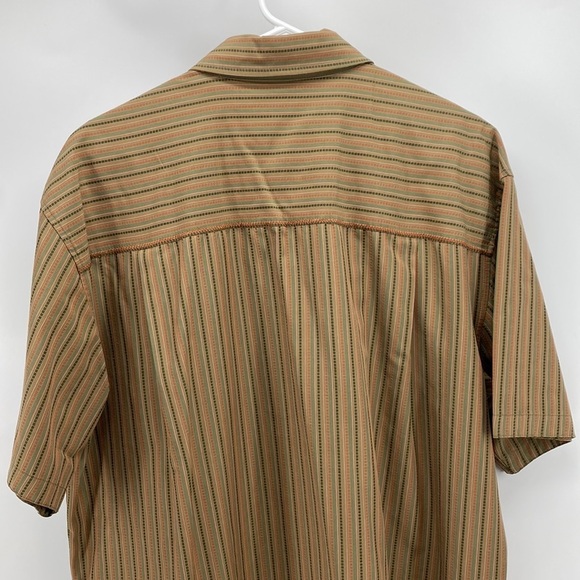 REI UPF 50 Casual Short Sleeve Button Down Shirt side pocket - Picture 10 of 11